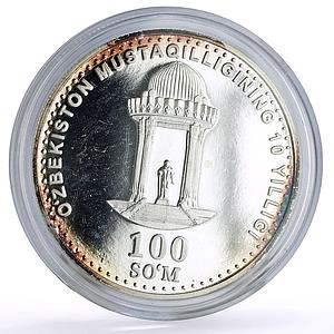 Uzbekistan 100 som Independence Alisher Navoi Monument KM-28 silver coin 2001