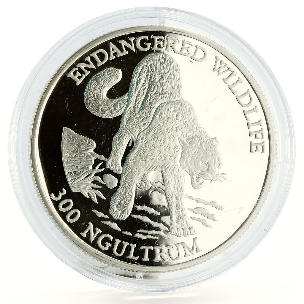 Bhutan 300 ngultrums Endangered Wildlife Snow Leopard proof silver coin 1991